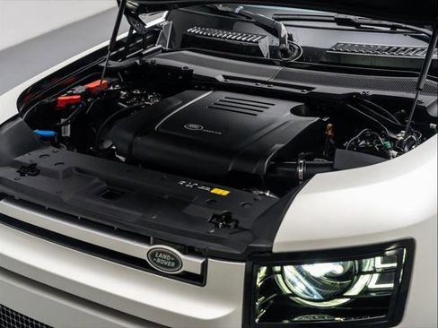 New 2024 Land Rover Defender 110 S image 10