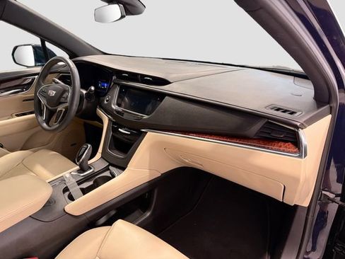 Used 2017 Cadillac XT5 Luxury w/ Driver Awareness Package FWD image 26