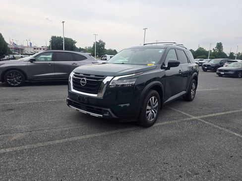 Used 2022 Nissan Pathfinder SL AWD/4WD image 4