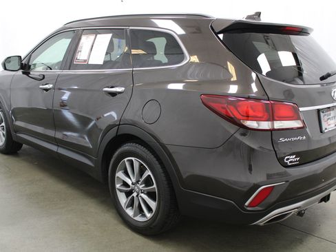 Used 2017 Hyundai Santa Fe SE image 7