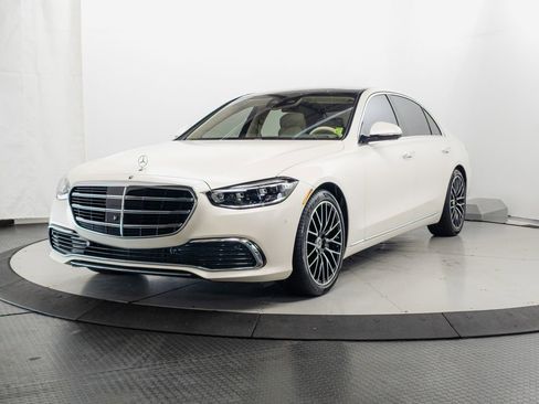 Used 2023 Mercedes-Benz S 580 4MATIC Sedan image 3