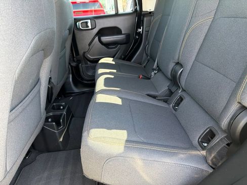 Used 2024 Jeep Gladiator Sport AWD/4WD image 25