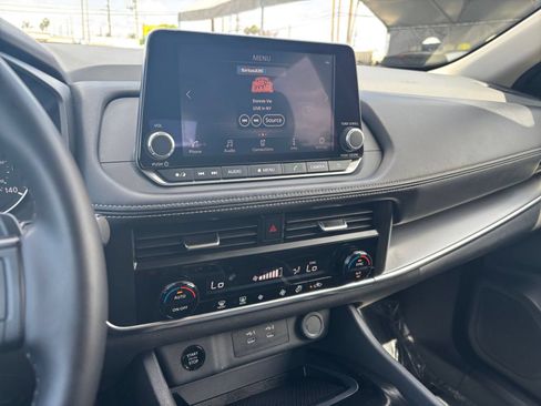 Used 2025 Nissan Rogue SV FWD image 16