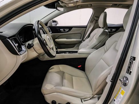 Used 2019 Volvo S60 T5 Momentum w/ Premium Package image 4