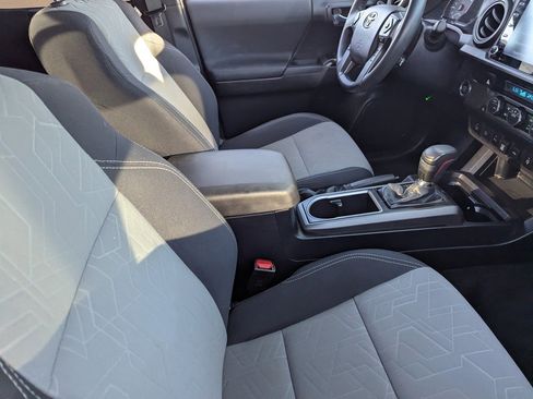 Used 2021 Toyota Tacoma TRD Sport w/ Technology Package image 12