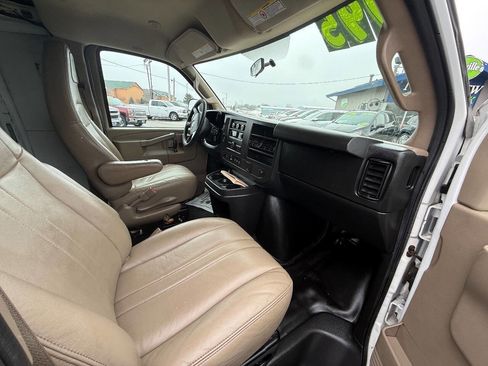 Used 2016 Chevrolet Express 2500 Extended image 11