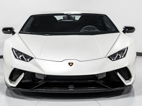Used 2018 Lamborghini Huracan Performante AWD/4WD image 8