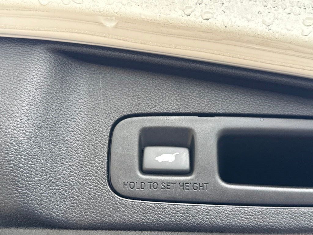 Used 2018 Honda CR-V Touring image 8
