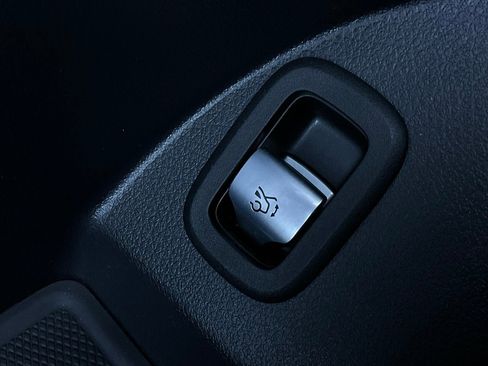 Used 2024 Mercedes-Benz GLC 300 4MATIC image 24