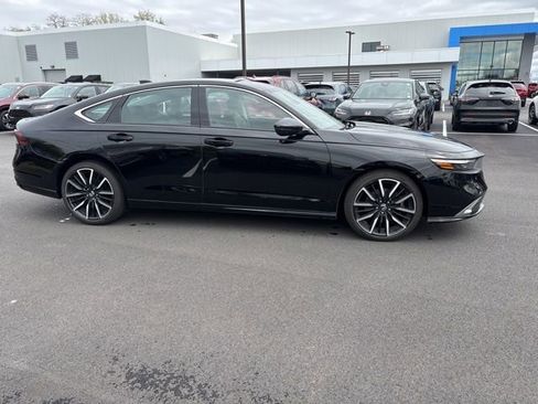 Used 2023 Honda Accord Touring image 5