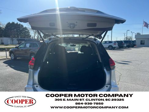 Used 2018 Nissan Rogue SV w/ Premium Package image 9