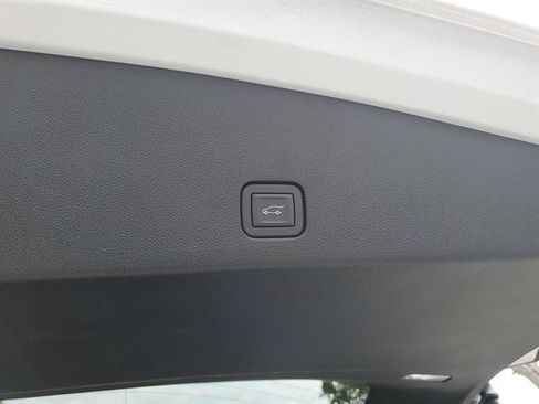 Certified 2025 Cadillac XT6 Premium Luxury FWD image 37
