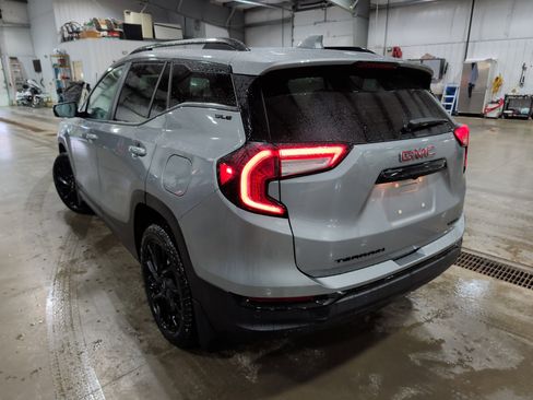 Used 2023 GMC Terrain SLE w/ Driver Convenience Package image 4