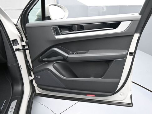 New 2026 Porsche Cayenne S AWD/4WD image 30
