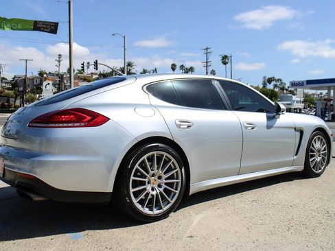 Used 2016 Porsche Panamera image 6