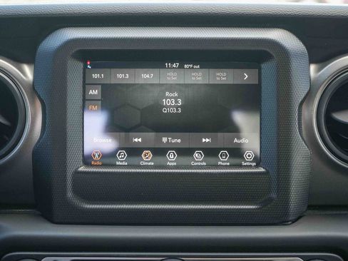 Used 2023 Jeep Gladiator Sport AWD/4WD image 16