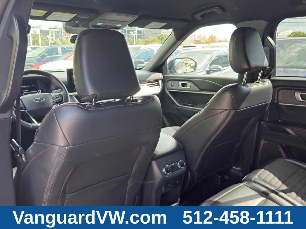 Used 2025 Ford Explorer ST-Line w/ ST-Line Street Pack AWD/4WD image 28