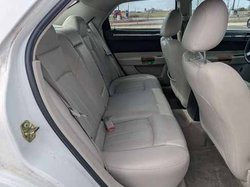 Used 2006 Chrysler 300 C w/ Protection Group II image 13