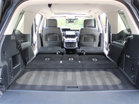 Used 2025 Ford Expedition Active AWD/4WD image 17