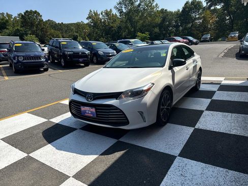 Used 2018 Toyota Avalon XLE Premium image 5