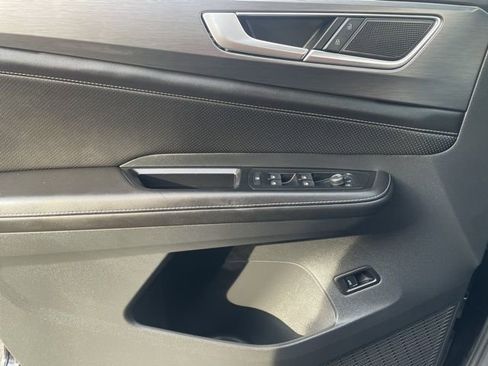 Used 2025 Volkswagen Atlas Cross Sport SE w/ Black Wheel Package image 24