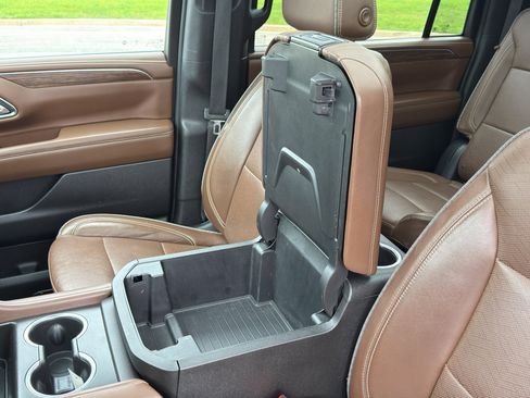 Used 2023 Chevrolet Suburban High Country AWD/4WD image 21