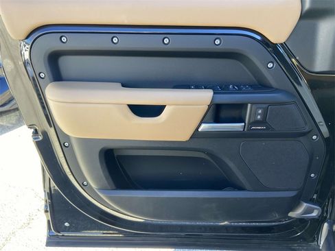 Used 2025 Land Rover Defender 110 S image 11