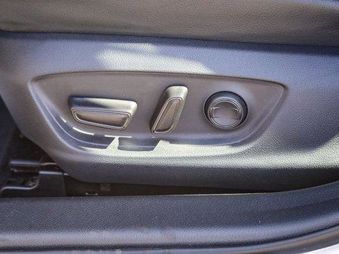 Certified 2019 Toyota Camry SE image 20