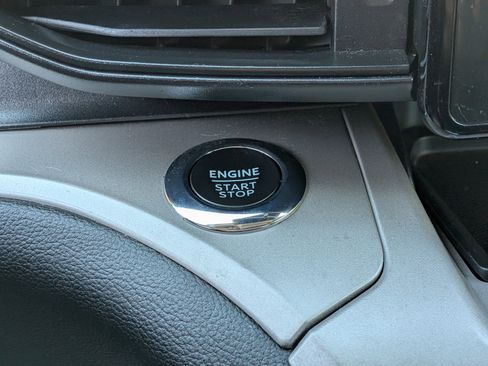 Used 2023 Ford Explorer XLT RWD image 30