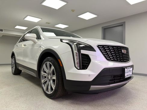 Used 2019 Cadillac XT4 Premium Luxury AWD/4WD image 4
