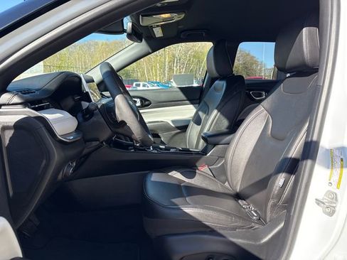 Used 2025 Jeep Compass Limited AWD/4WD image 37