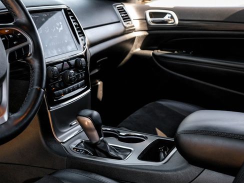 Used 2022 Jeep Grand Cherokee Laredo X RWD image 30