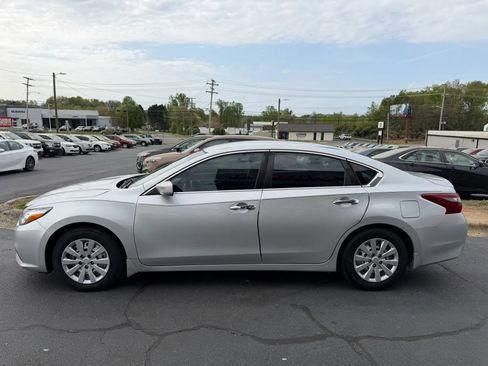 Used 2018 Nissan Altima 2.5 S w/ S Convenience Package image 4