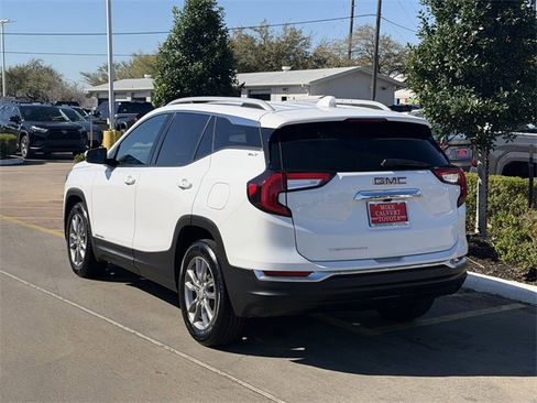 Used 2024 GMC Terrain SLT image 5