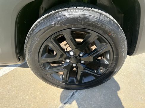 Used 2017 Jeep Renegade Altitude FWD image 16