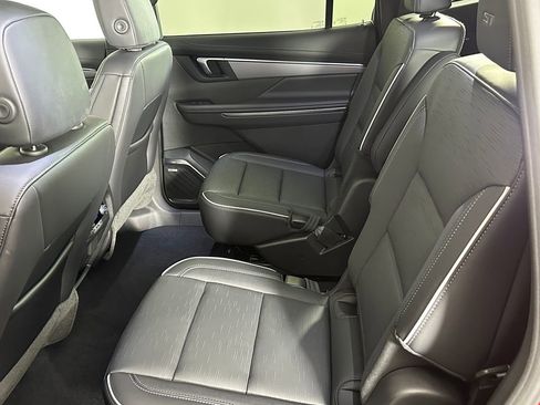 Used 2025 Buick Enclave Sport Touring w/ Power Package FWD image 27