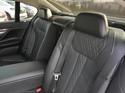 Used 2016 BMW 740i image 14