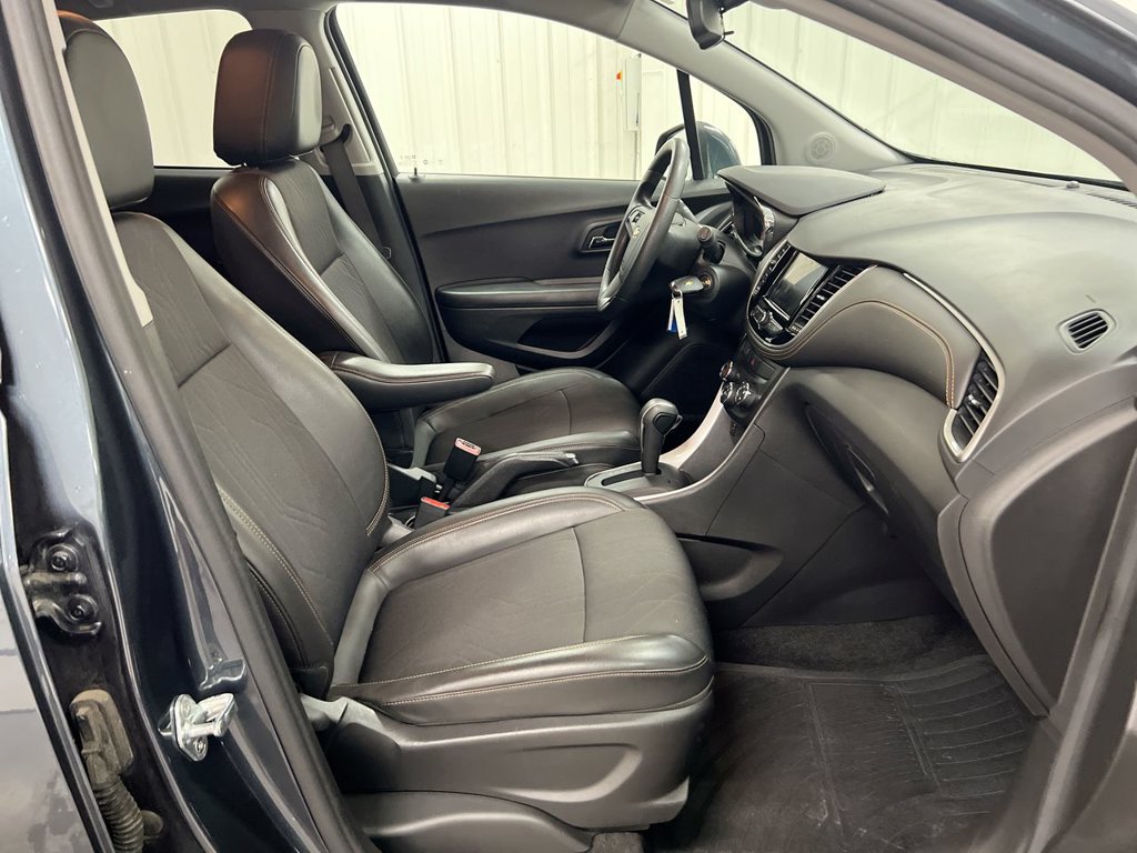 Used 2022 Chevrolet Trax LT AWD/4WD image 21