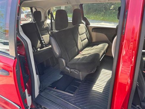 Used 2016 Dodge Grand Caravan American Value Package FWD image 17