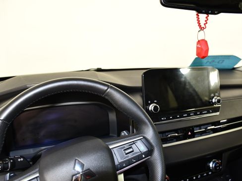 Used 2024 Mitsubishi Outlander SE AWD/4WD image 9