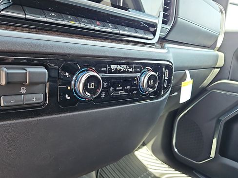 New 2026 GMC Sierra 1500 Elevation image 19