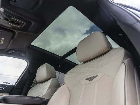 Used 2023 Bentley Bentayga Extended Wheelbase AWD/4WD image 74