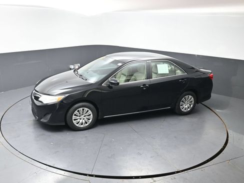 Used 2014 Toyota Camry LE FWD image 39
