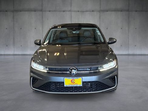 Used 2025 Volkswagen Jetta SE FWD image 8