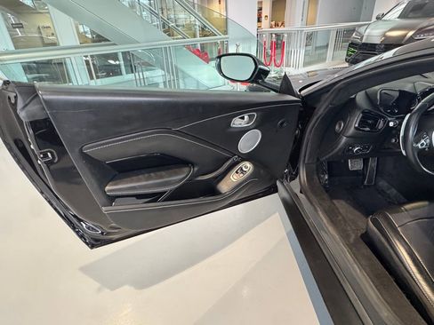 Used 2020 Aston Martin V8 Vantage Coupe image 24