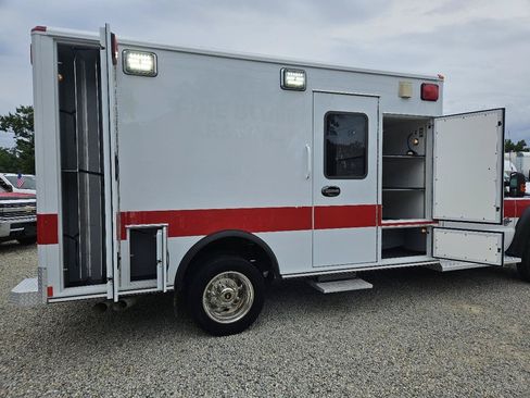 Used 2013 Ford F450 XLT w/ Ambulance Preparation Pkg RWD image 43