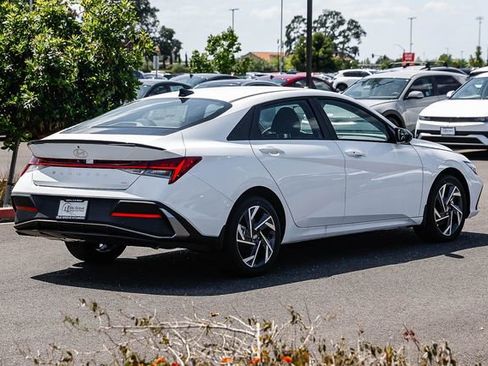 New 2025 Hyundai Elantra SEL FWD image 5