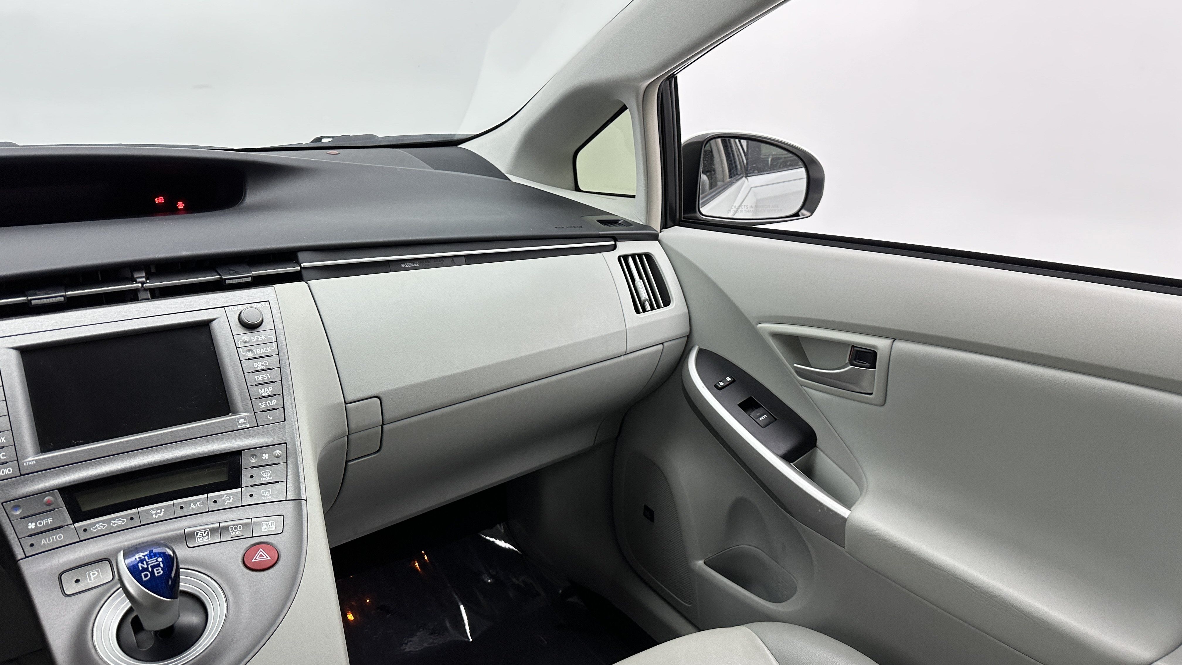 Used 2015 Toyota Prius Five w/ Advanced Technology Package FWD image 32