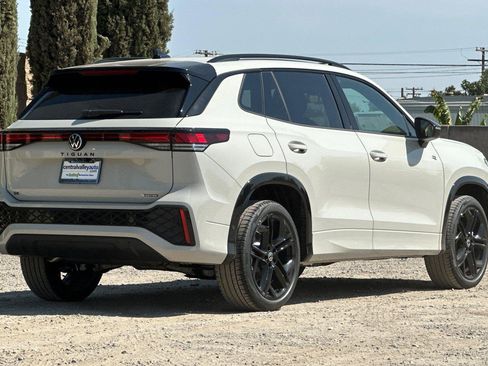 New 2026 Volkswagen Tiguan SE R-Line AWD/4WD image 4