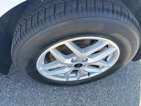 Used 2024 Ford Edge SEL image 35